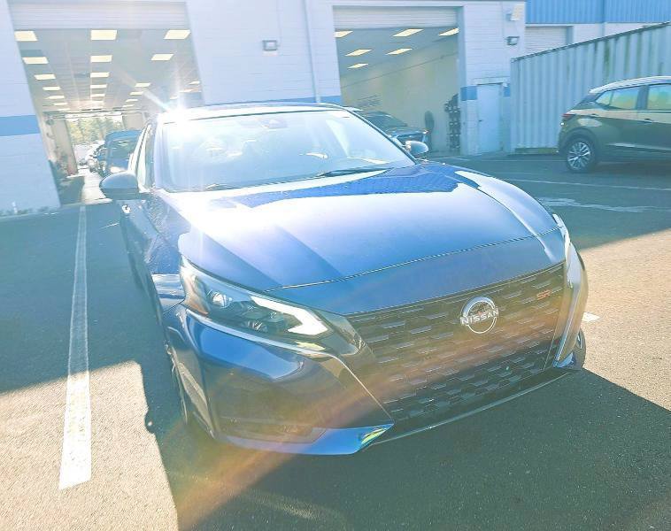 Used 2023 Nissan Altima 2.5 SR FWD image 3