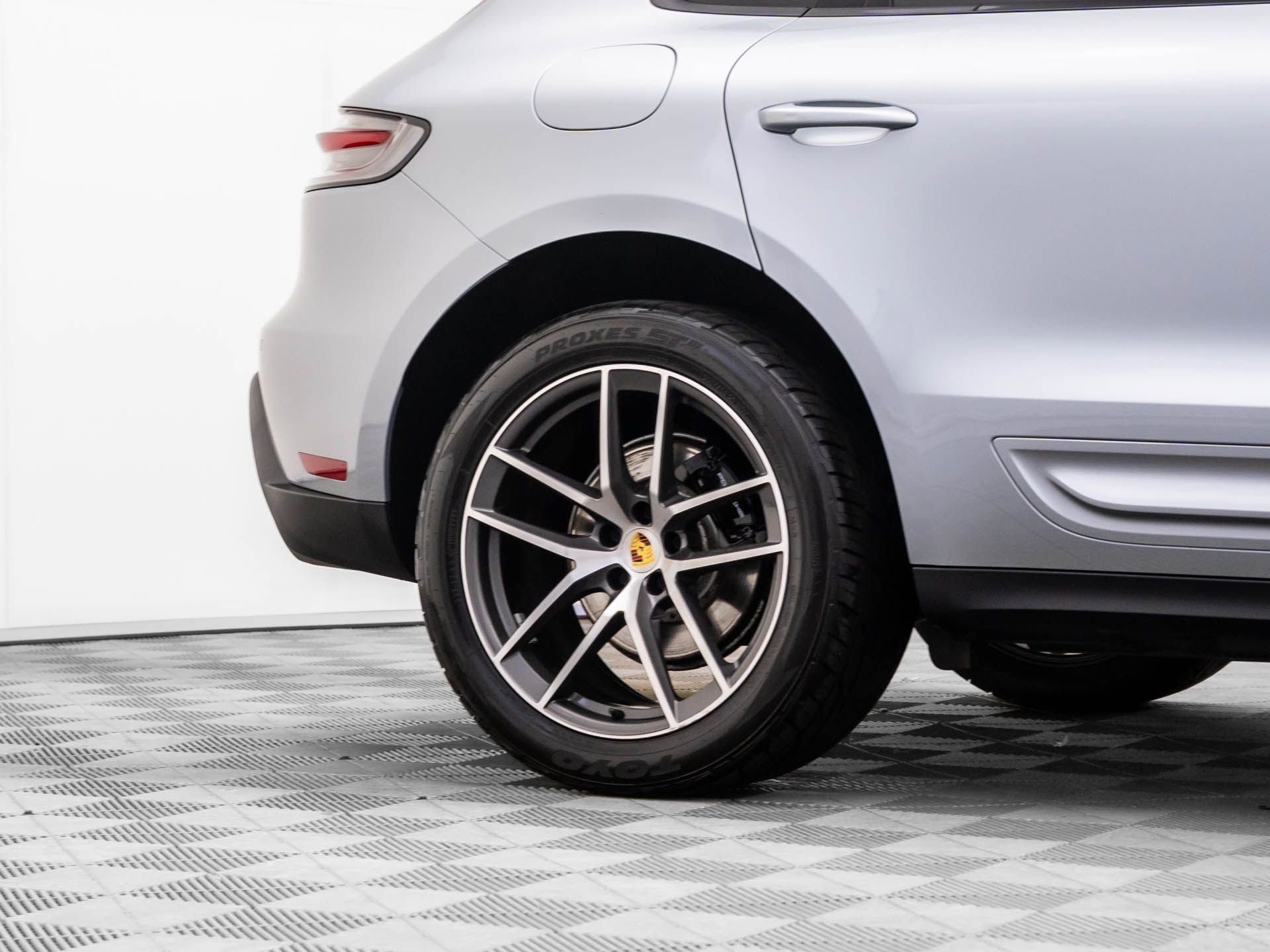 Used 2022 Porsche Macan S w/ Premium Package image 29