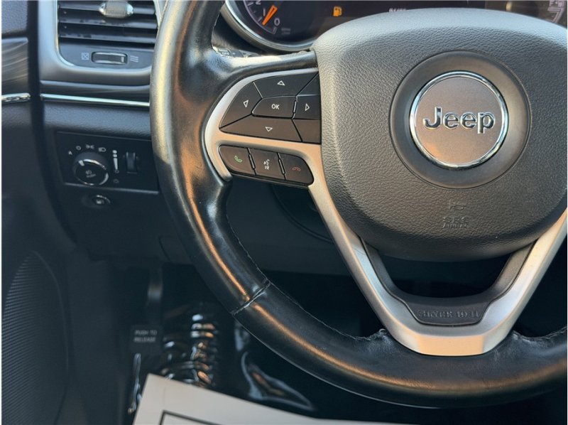 Used 2020 Jeep Grand Cherokee Limited w/ Luxury Group II image 35