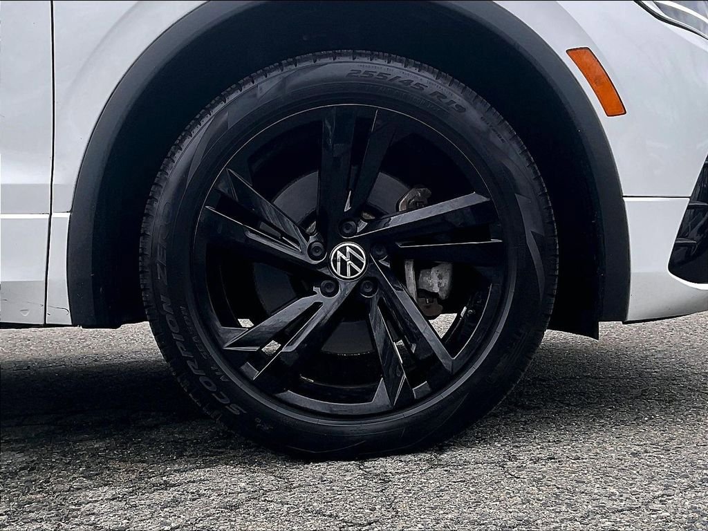 Used 2023 Volkswagen Tiguan SE R-Line AWD/4WD image 7