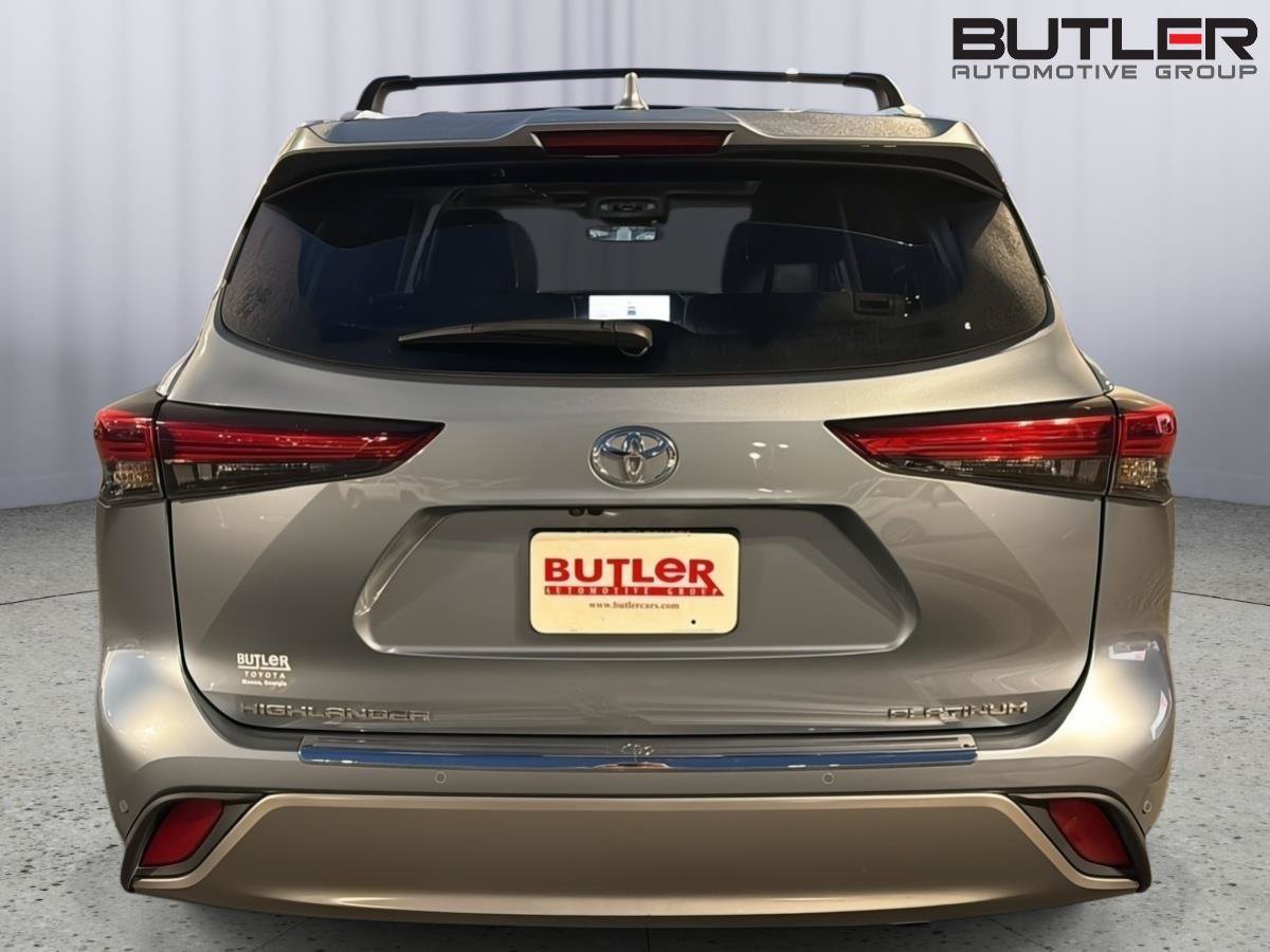 Used 2023 Toyota Highlander Platinum FWD image 5