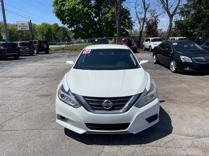 Used 2016 Nissan Altima 2.5 S w/ Power Driver Seat Package FWD image 2