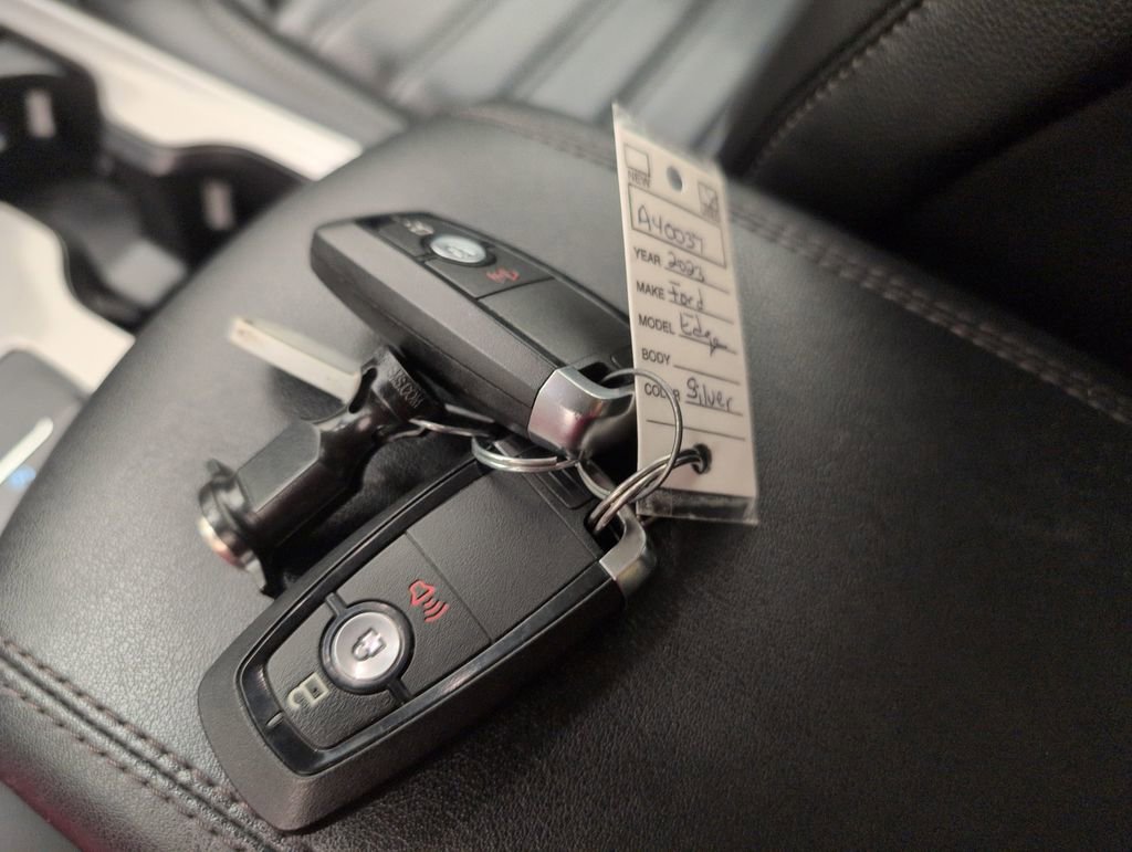 Used 2023 Ford Edge SEL image 40