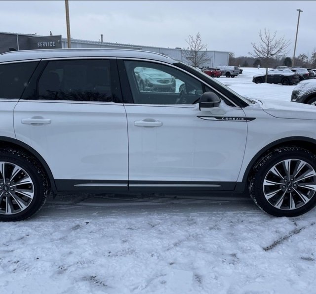 Used 2022 Lincoln Corsair Reserve w/ Elements Package image 2