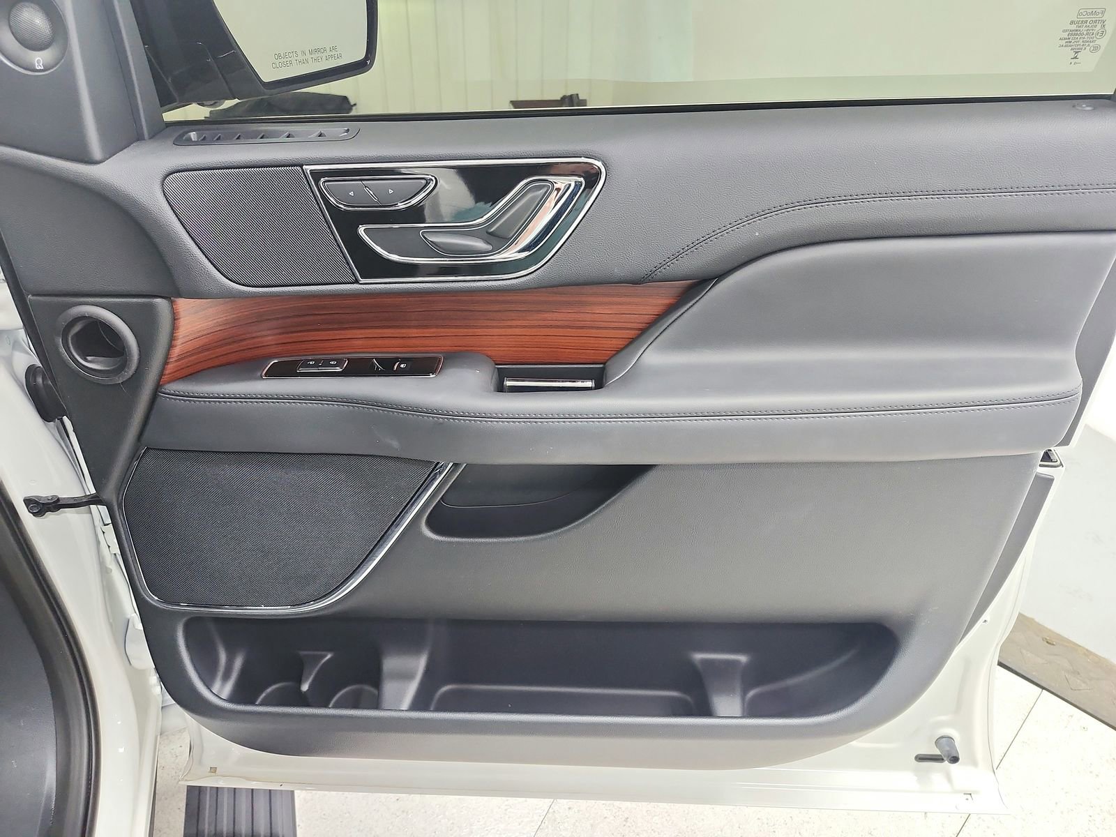 Used 2024 Lincoln Navigator Premiere AWD/4WD image 38