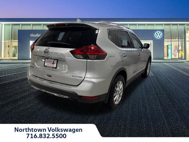 Used 2017 Nissan Rogue SV image 3