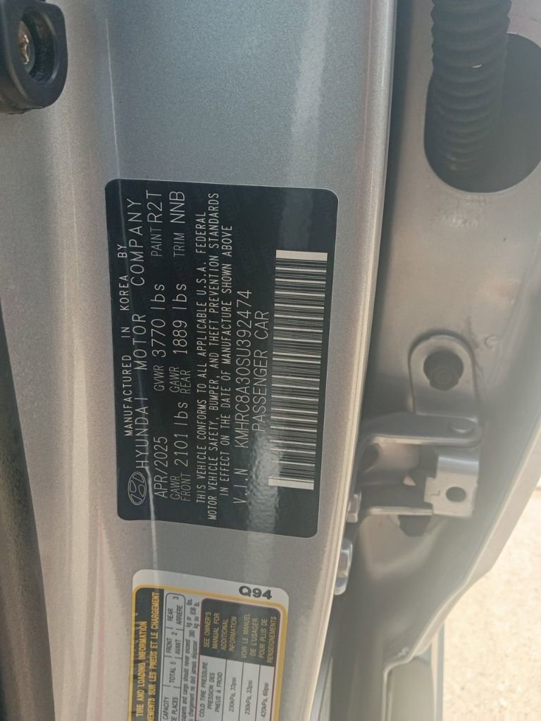 Used 2025 Hyundai Venue SEL FWD image 3