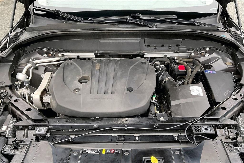 Used 2022 Volvo XC60 B5 Momentum w/ Climate Package image 30