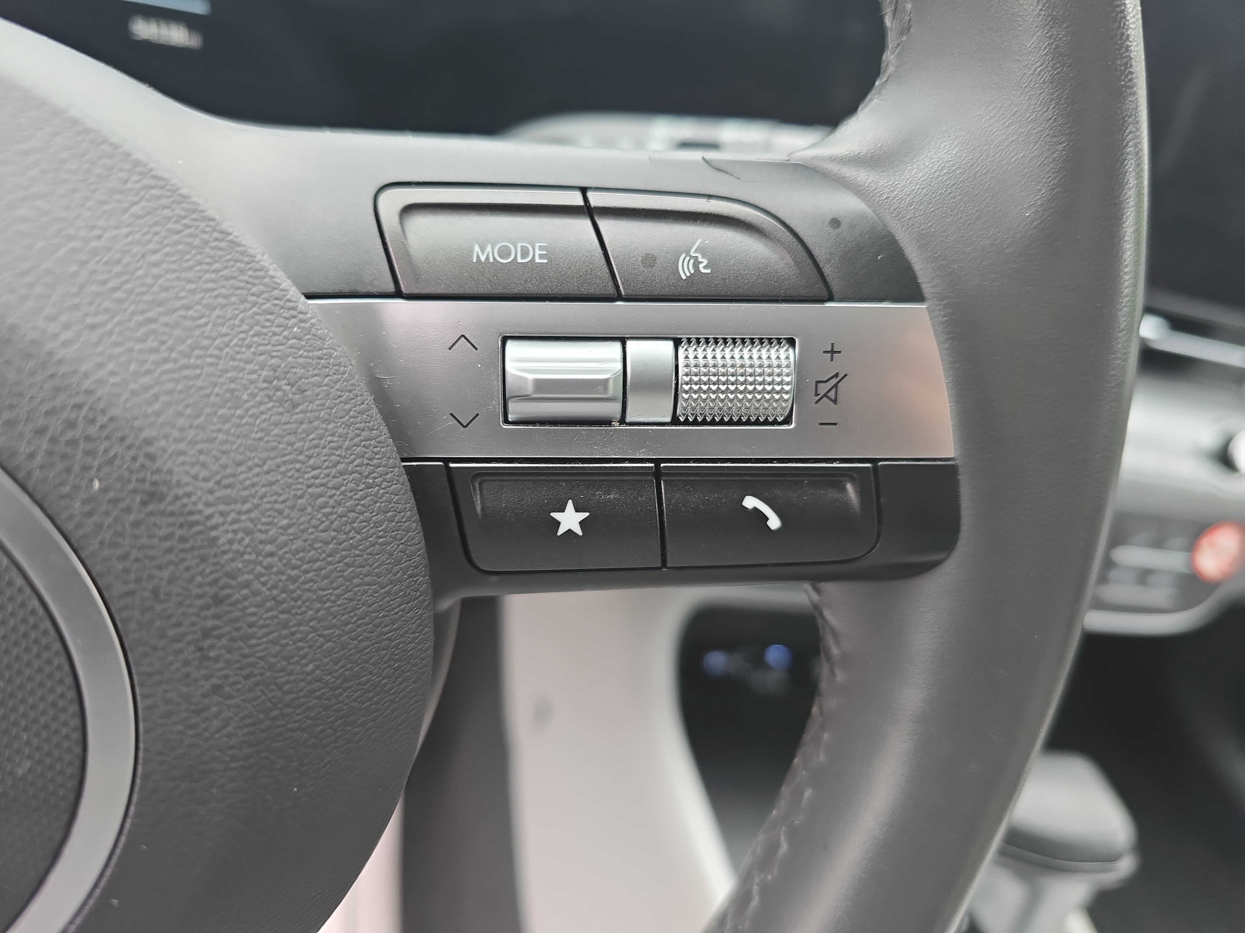 Used 2025 Hyundai Kona SEL FWD image 18