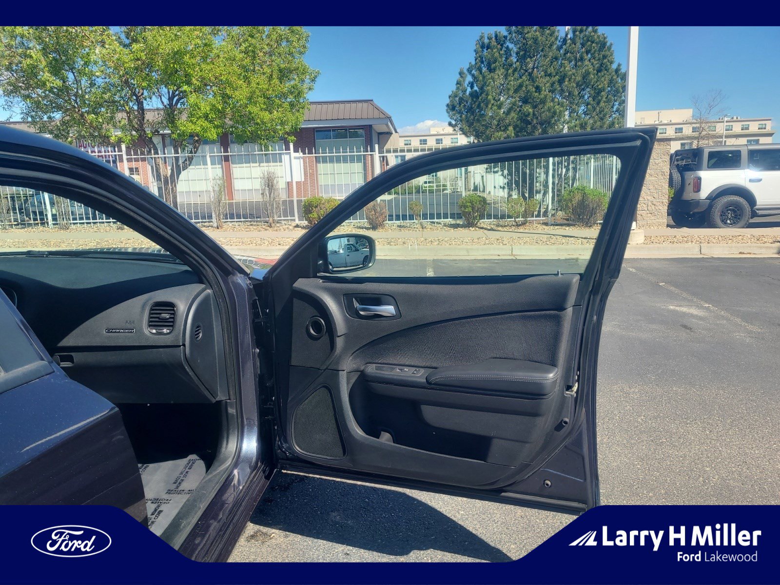 Used 2017 Dodge Charger SE w/ Blacktop Package image 16