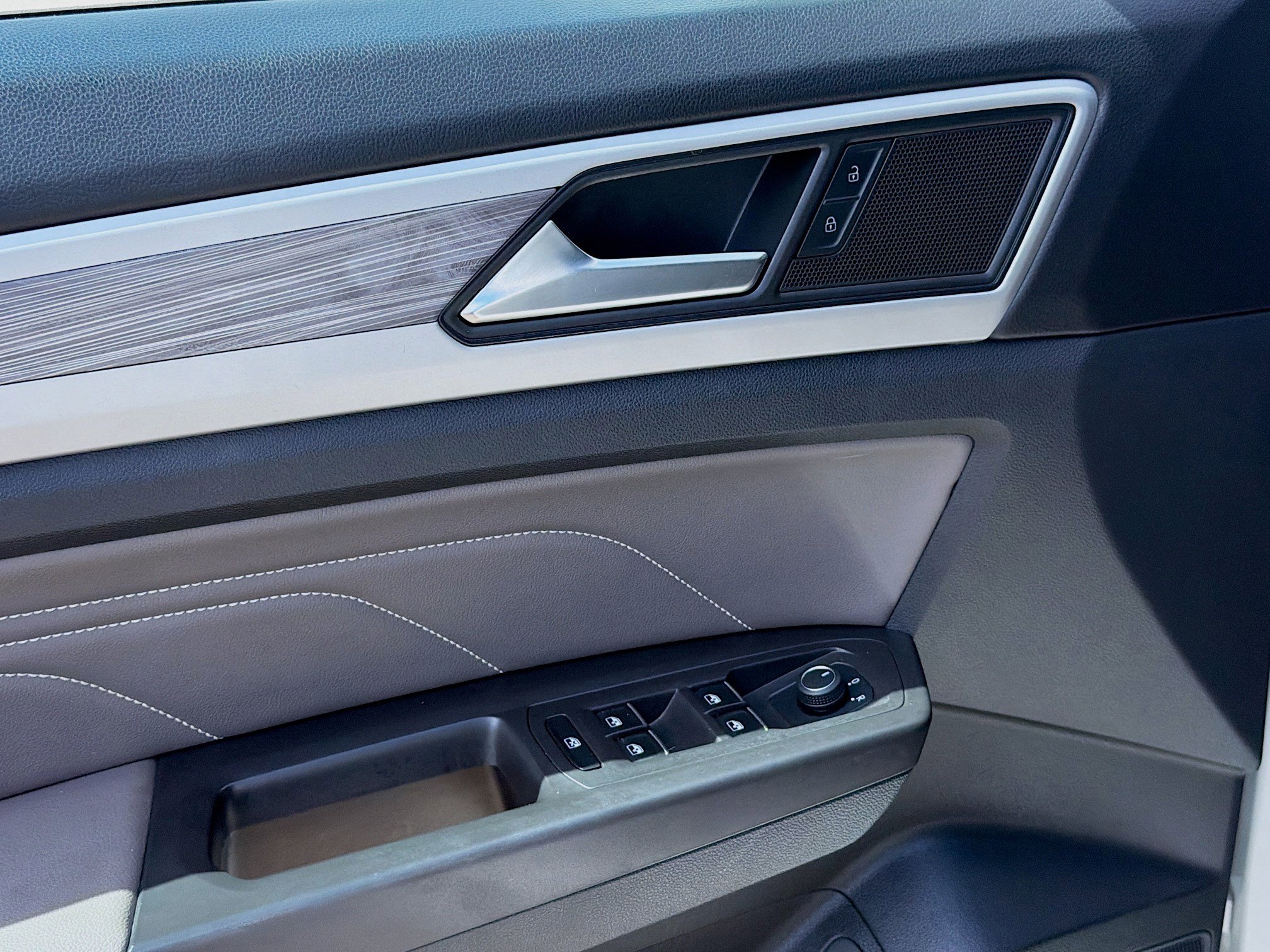 Used 2023 Volkswagen Atlas Cross Sport SE w/ Black Wheel Package image 16