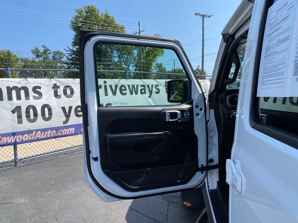 Used 2023 Jeep Gladiator Mojave w/ Cold Weather Group AWD/4WD image 11