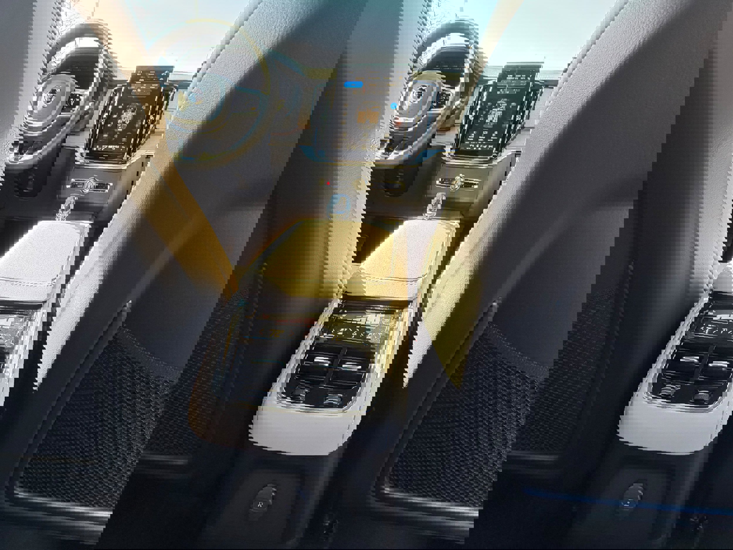 New 2026 Volvo XC90 T8 Core image 12