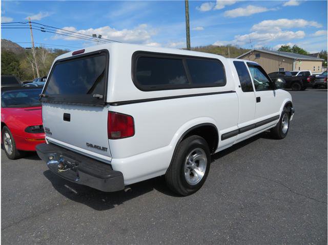 Used 2001 Chevrolet S10 Pickup LS w/ Preferred Equipment Group RWD image 2