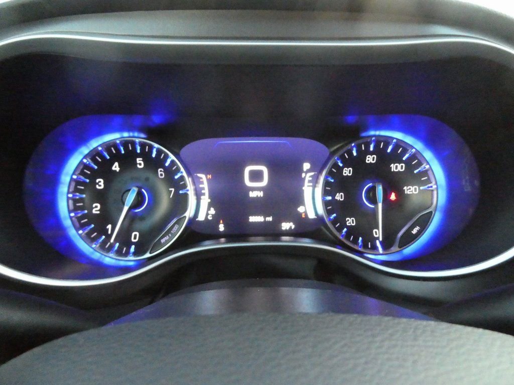 Used 2025 Chrysler Pacifica Select image 14