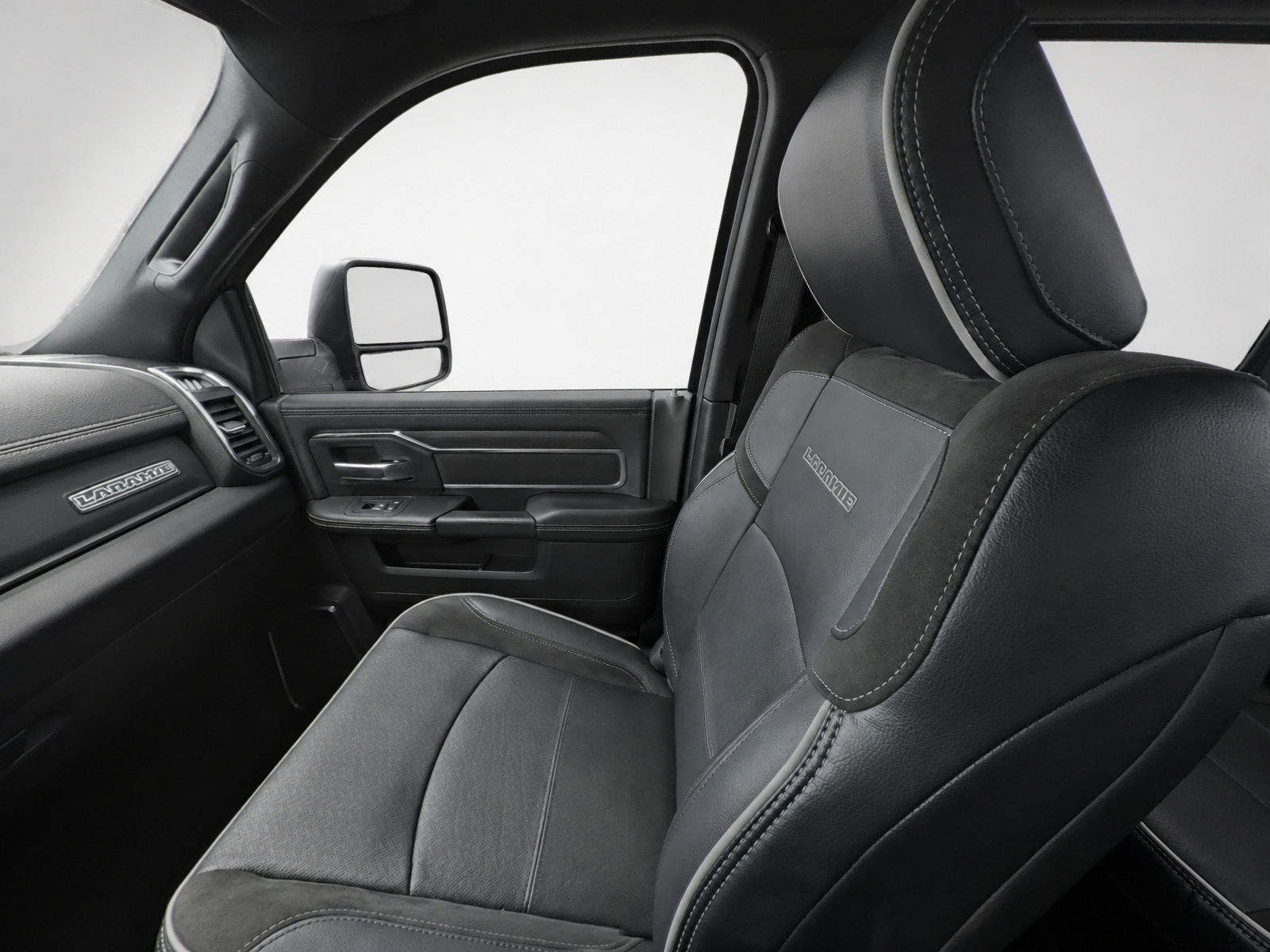 Used 2025 RAM 2500 Laramie AWD/4WD image 18