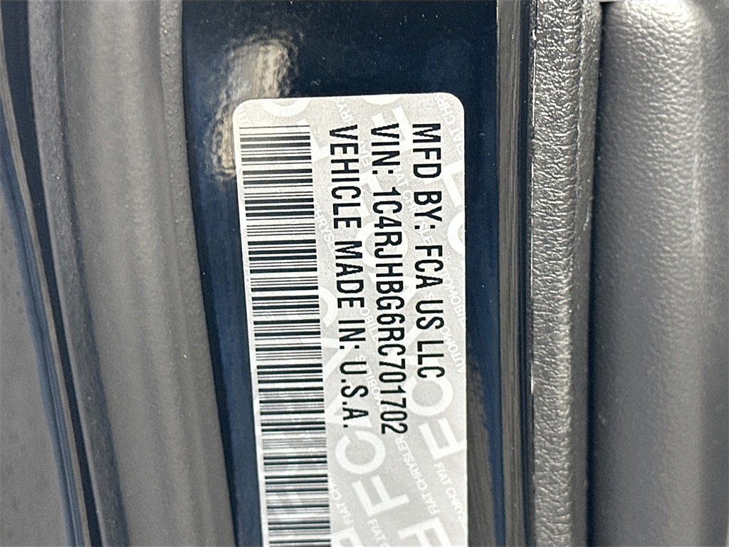 Used 2024 Jeep Grand Cherokee Limited w/ Black Appearance Package image 32