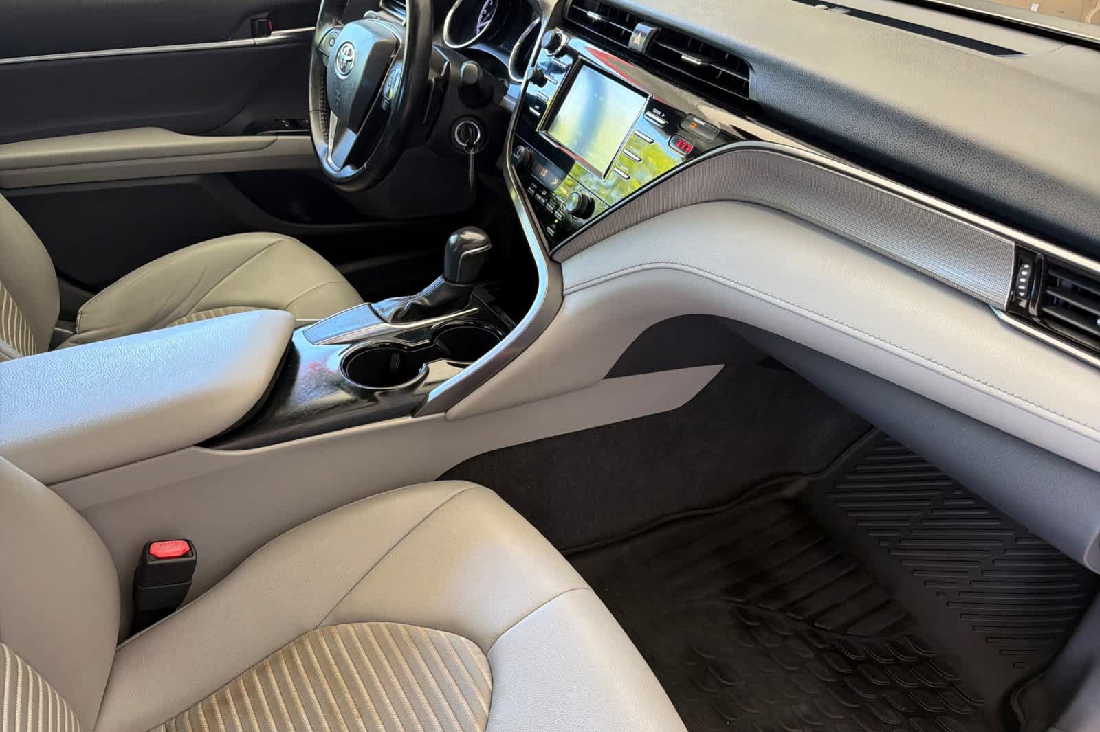 Used 2019 Toyota Camry SE FWD image 15
