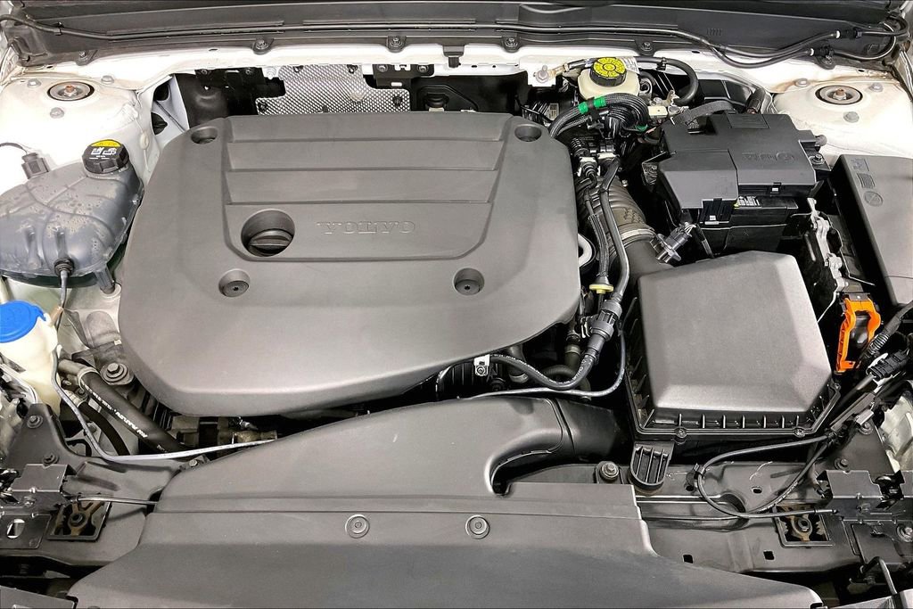Used 2023 Volvo XC40 B5 Plus w/ Protection Package Premier AWD/4WD image 9
