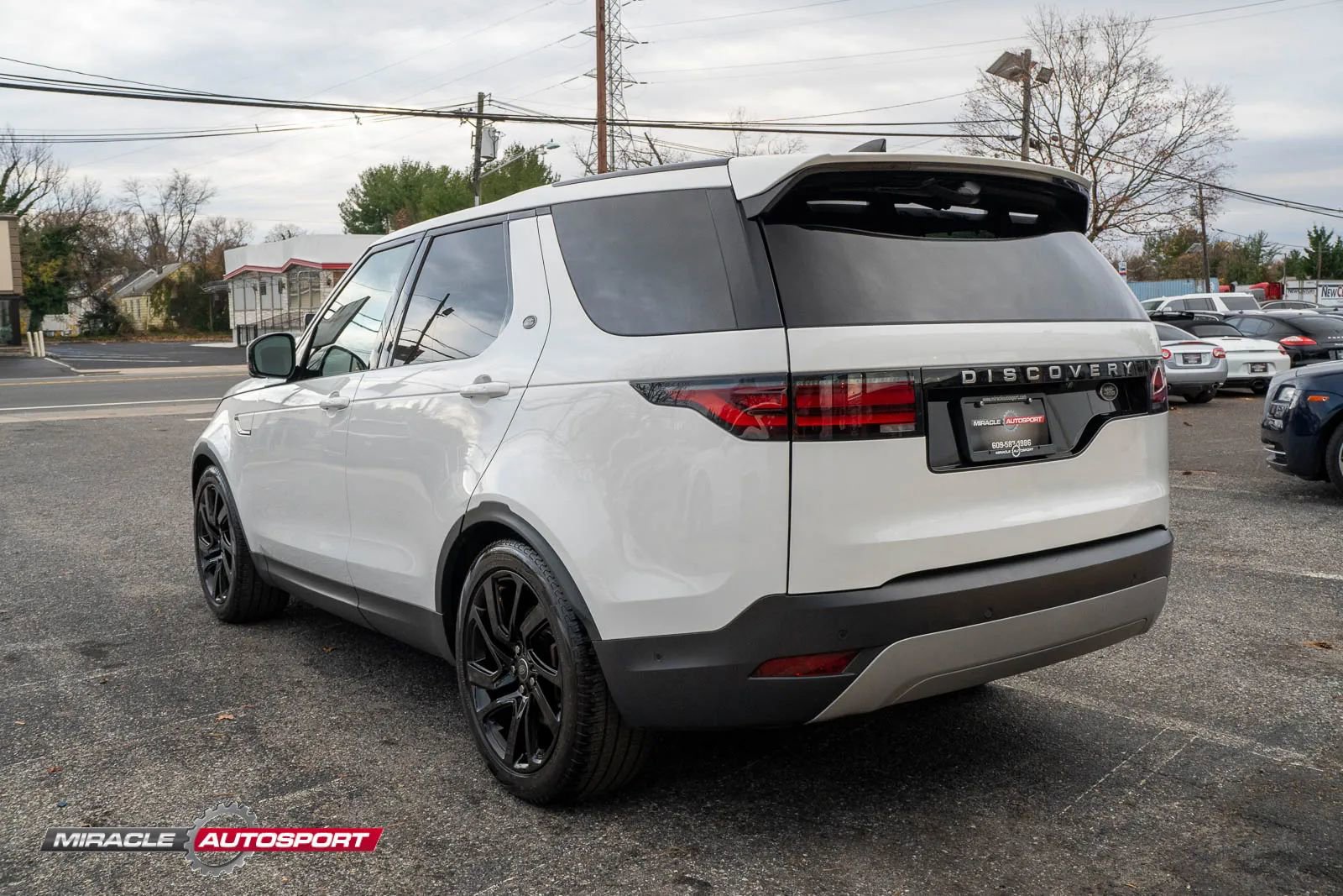 Used 2022 Land Rover Discovery S image 5