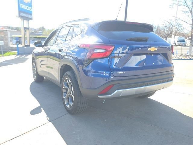 Certified 2024 Chevrolet Trax LT w/ Driver Confidence Package image 7