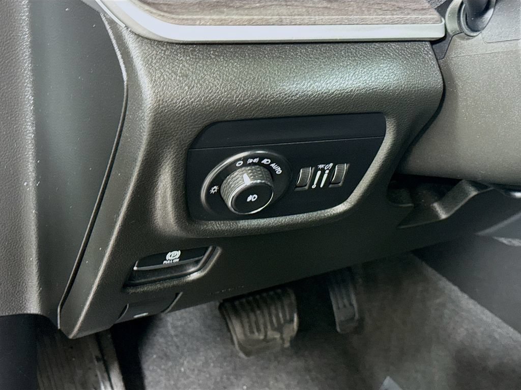 Used 2021 Jeep Grand Cherokee L Limited AWD/4WD image 22