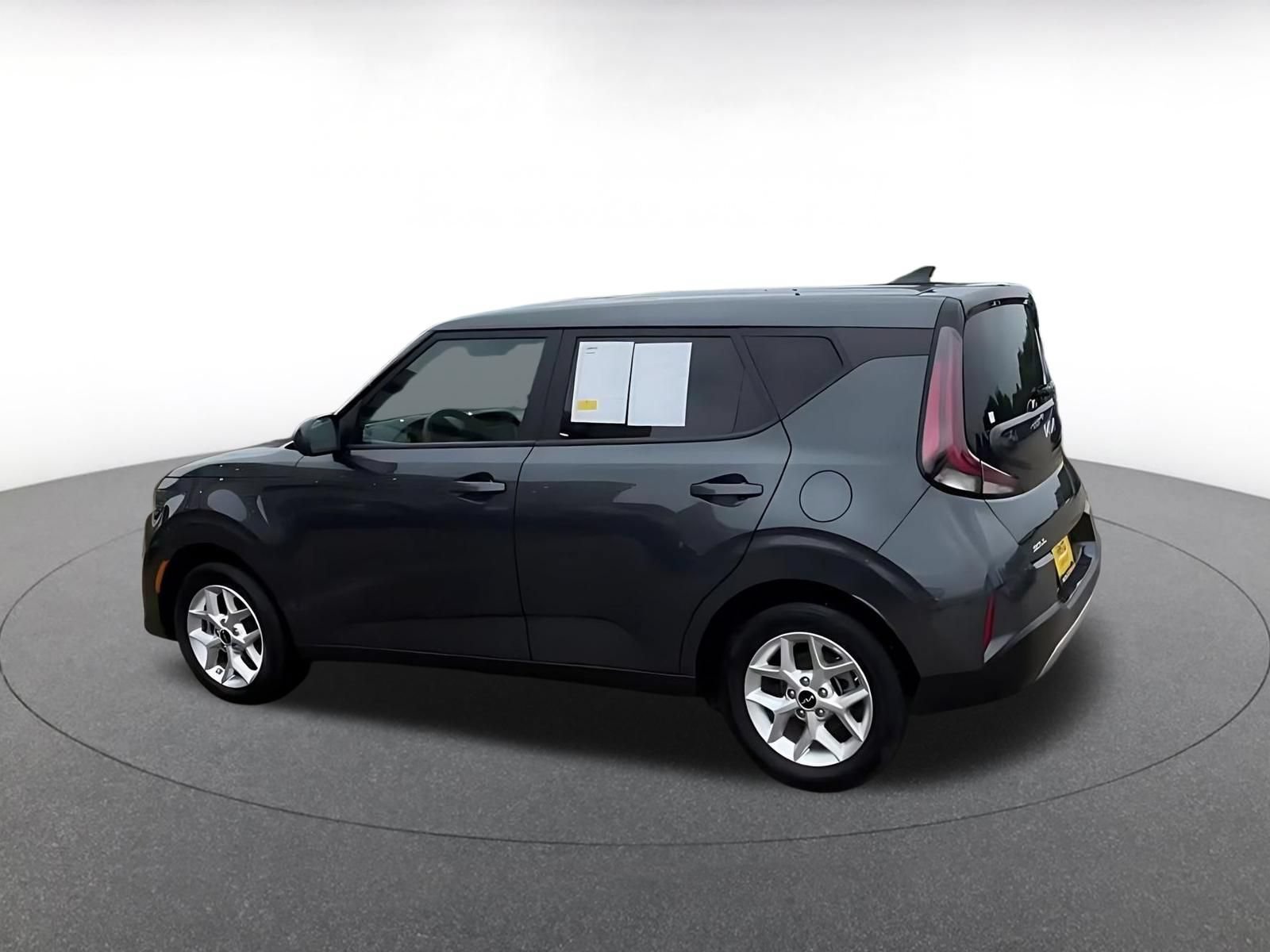 Used 2025 Kia Soul LX w/ LX Technology Package FWD image 10