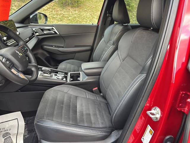 Used 2023 Mitsubishi Outlander SE Black Edition image 11