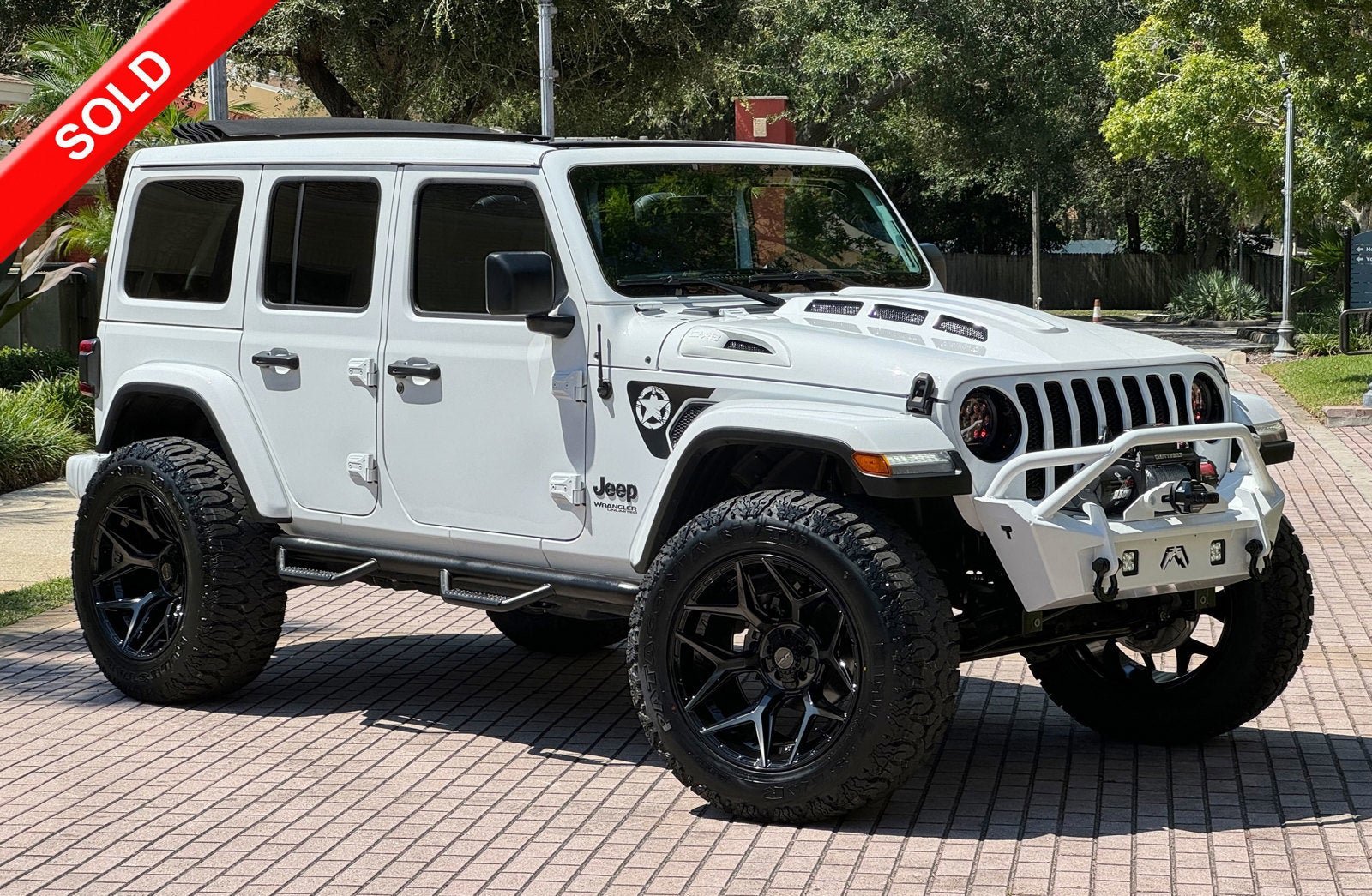 Used 2022 Jeep Wrangler Unlimited Sahara AWD/4WD image 1