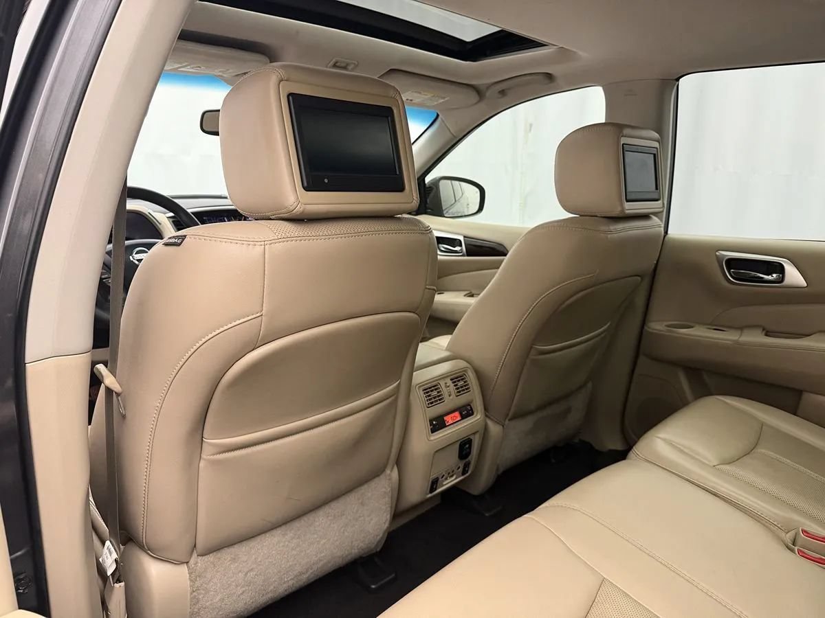 Used 2016 Nissan Pathfinder Platinum w/ Family Entertainment Package FWD image 26