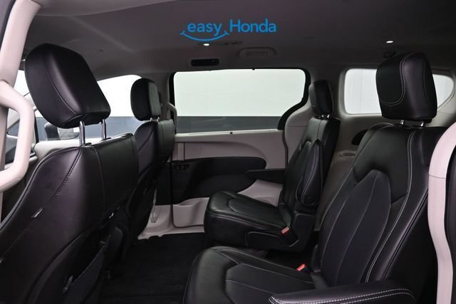Used 2023 Chrysler Pacifica Touring-L FWD image 16