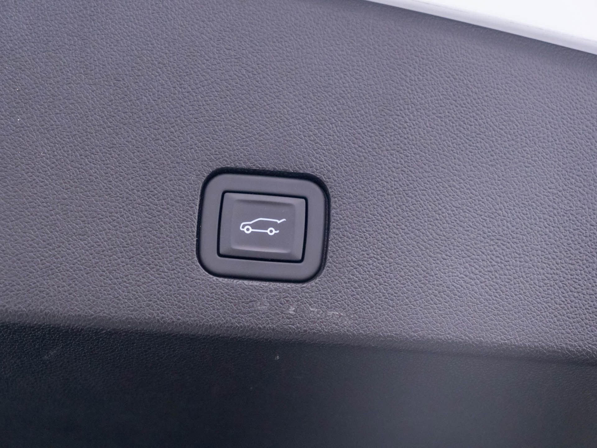 Certified 2025 Cadillac XT6 Sport w/ Platinum Package image 36