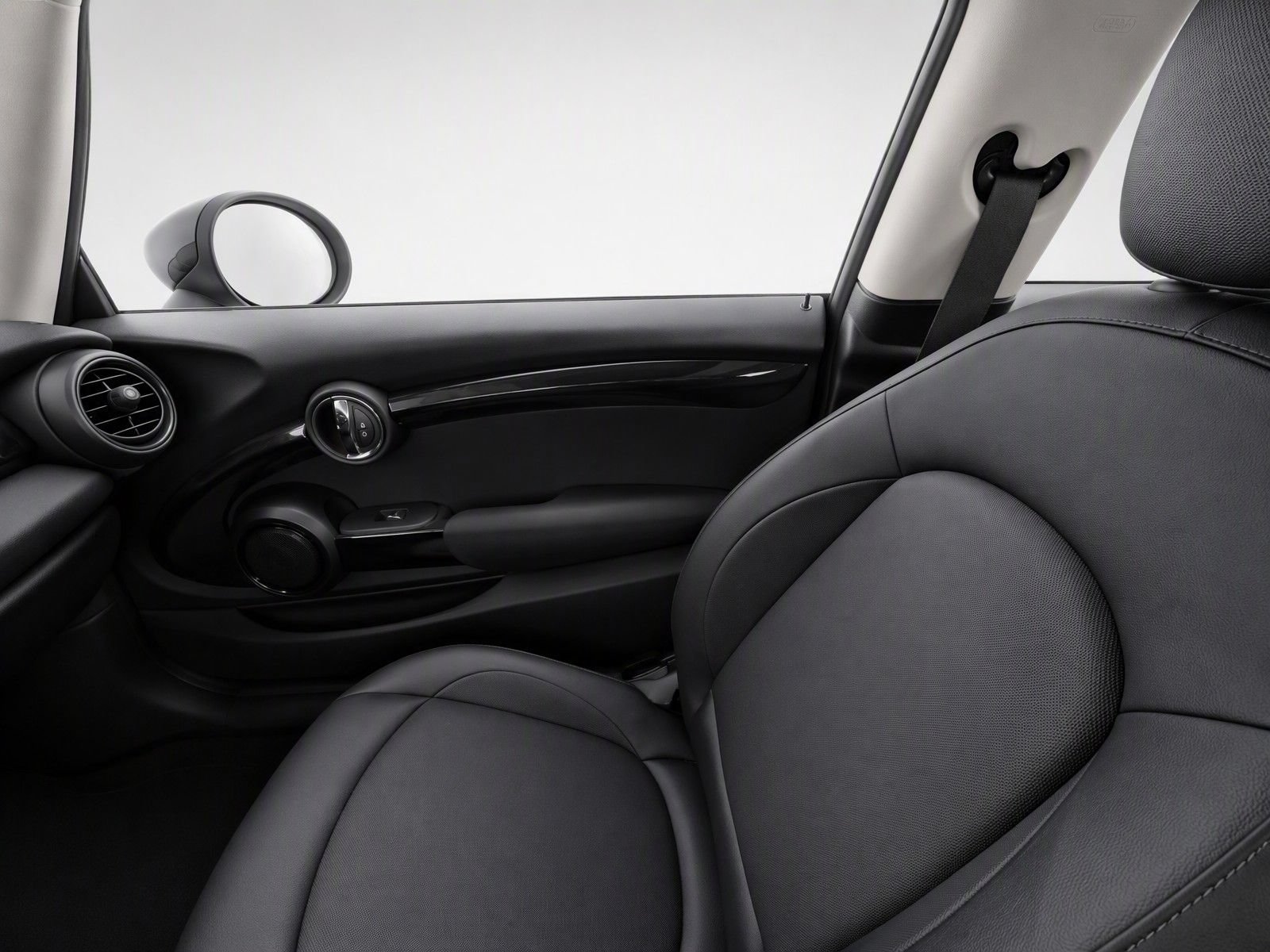 Used 2019 MINI Cooper 2-Door Hardtop w/ Storage Package FWD image 15