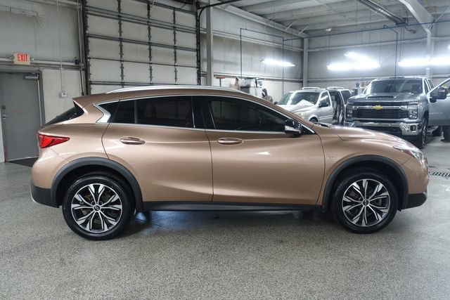 Used 2019 INFINITI QX30 AWD image 8