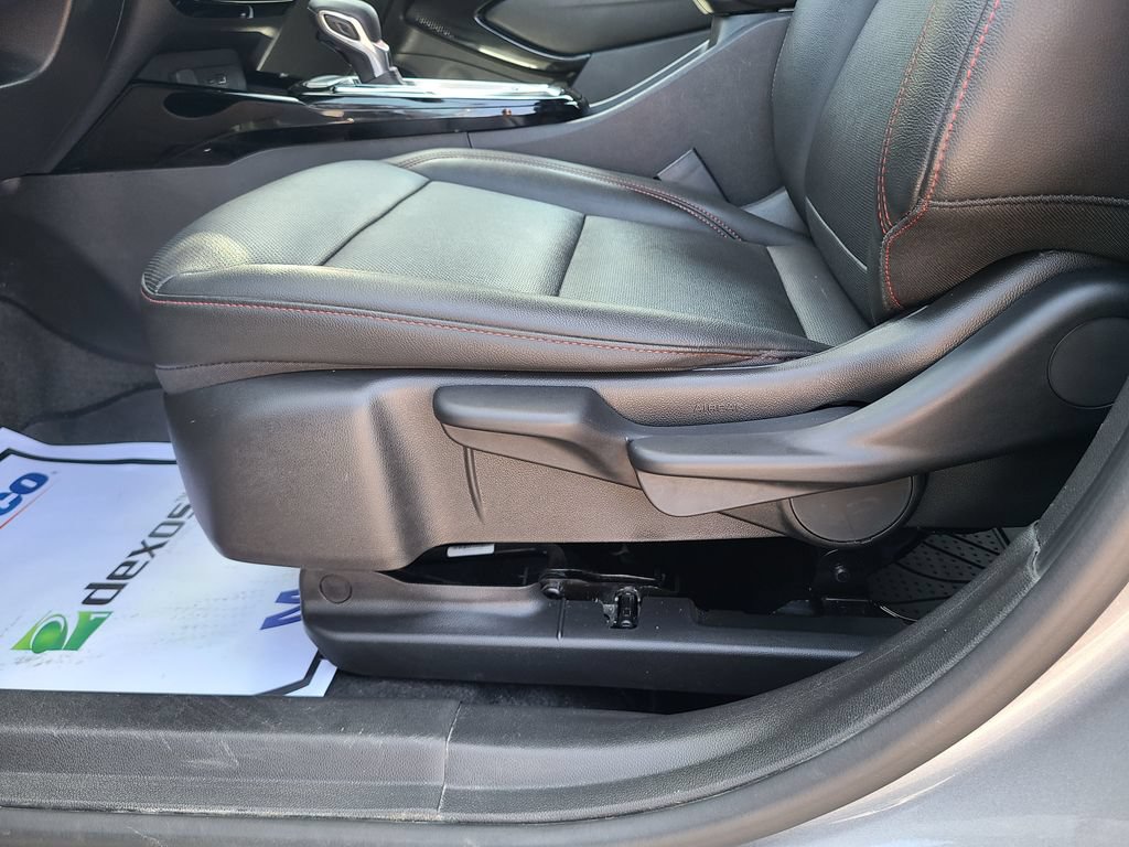 Used 2025 Chevrolet Trax RS FWD image 22
