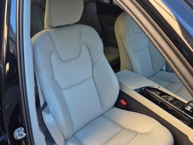 Used 2023 Volvo XC90 B6 Plus w/ Protection Package Premier image 8