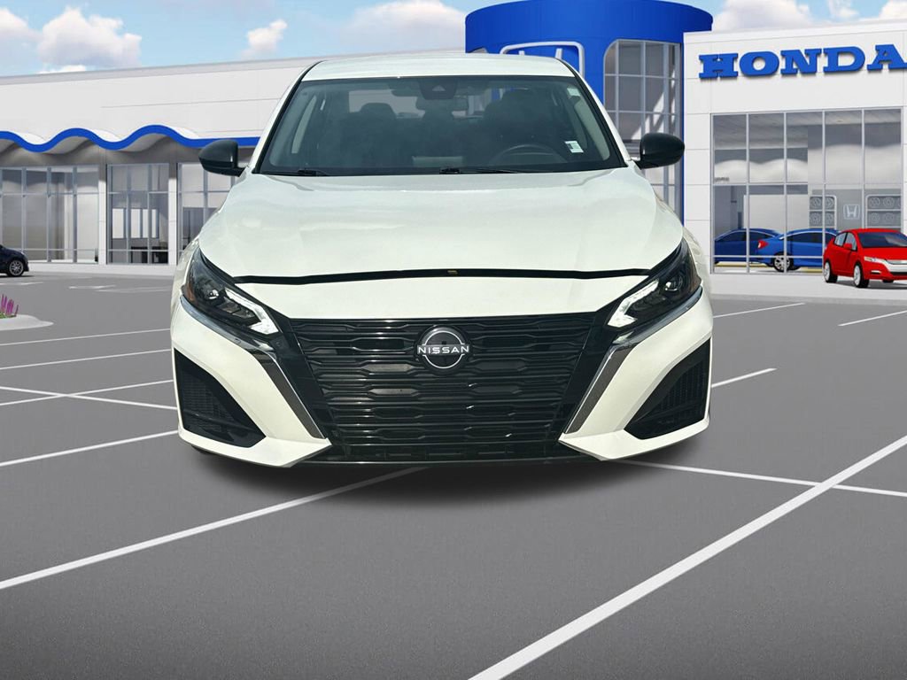 Used 2025 Nissan Altima 2.5 SV image 2