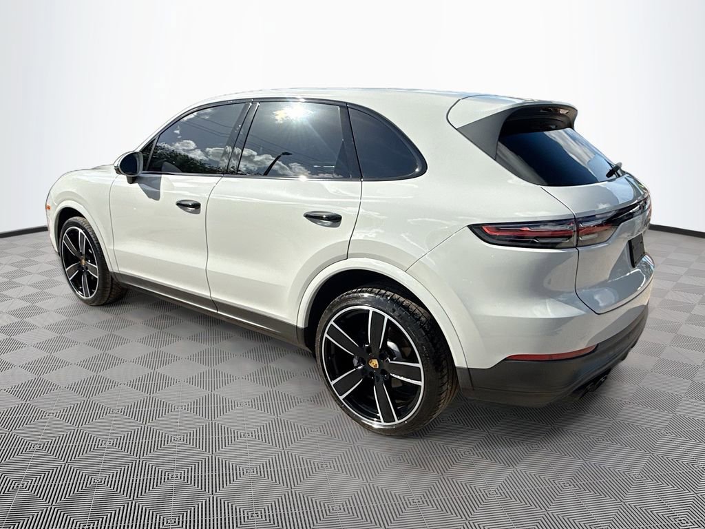 Used 2022 Porsche Cayenne image 8