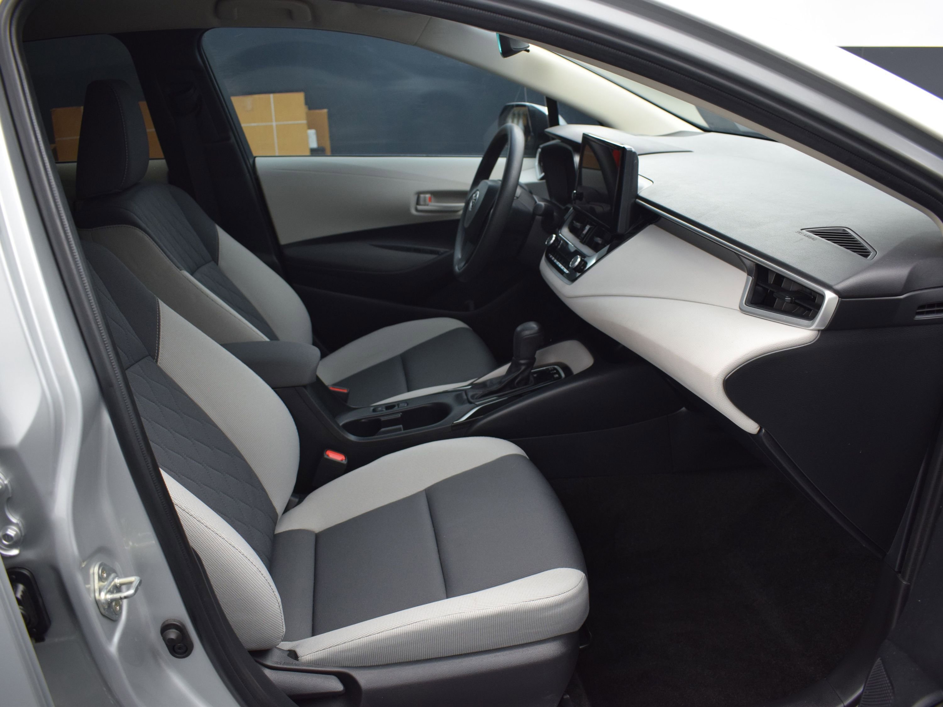 Used 2024 Toyota Corolla LE w/ LE Convenience Package image 10