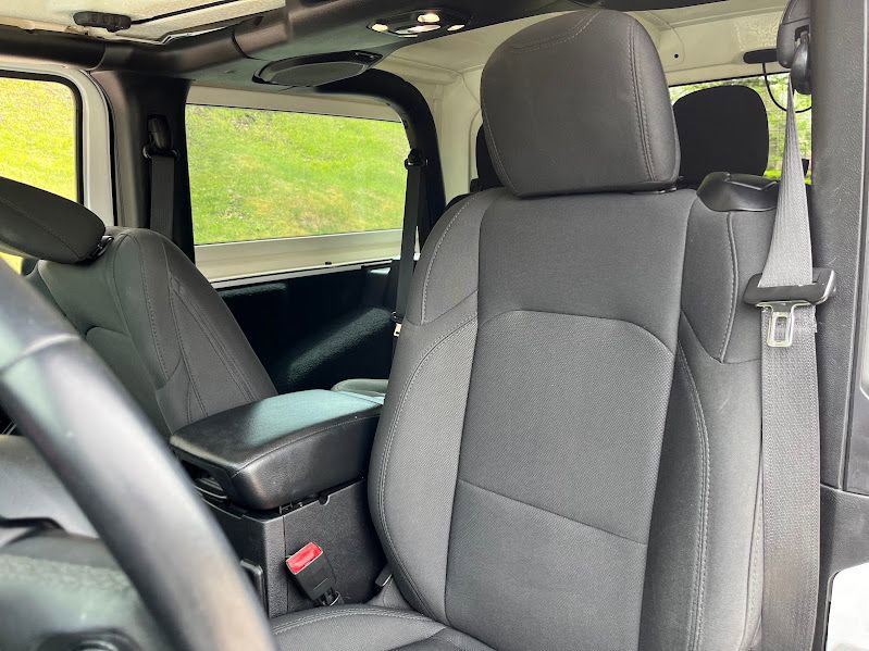 Used 2019 Jeep Wrangler Sport image 9