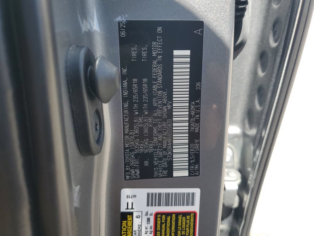 Used 2025 Toyota Highlander XLE FWD image 24
