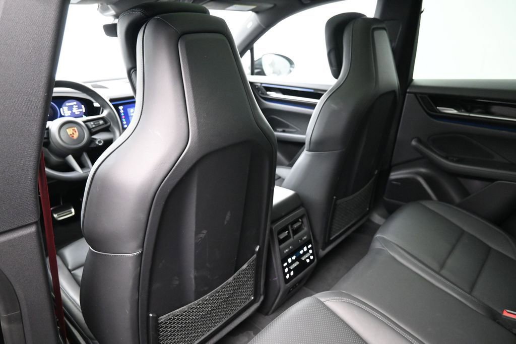 Certified 2025 Porsche Macan 4S Electric AWD/4WD image 8