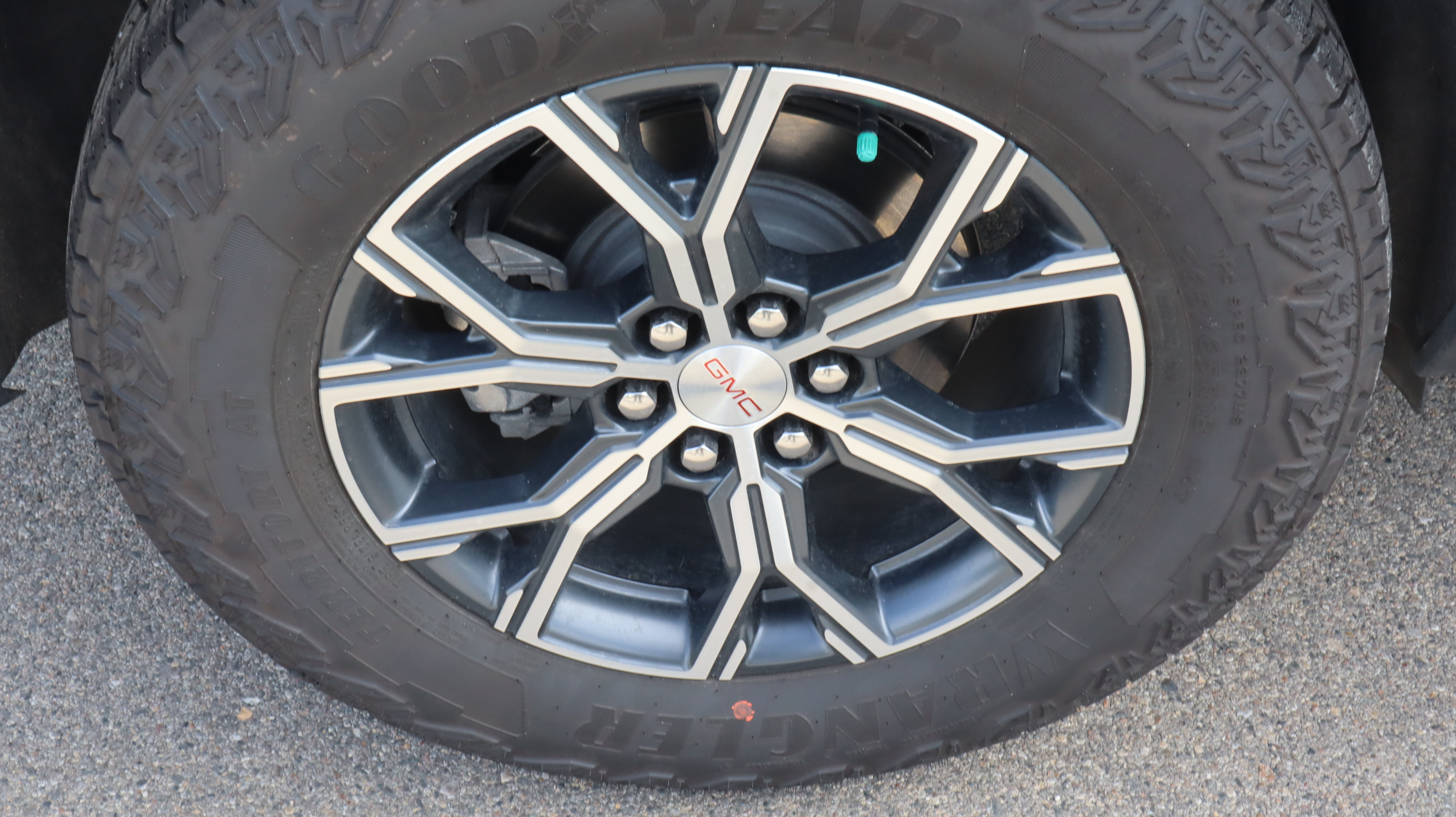 Used 2026 GMC Acadia AT4 w/ LPO, Floor Liner Package AWD/4WD image 17