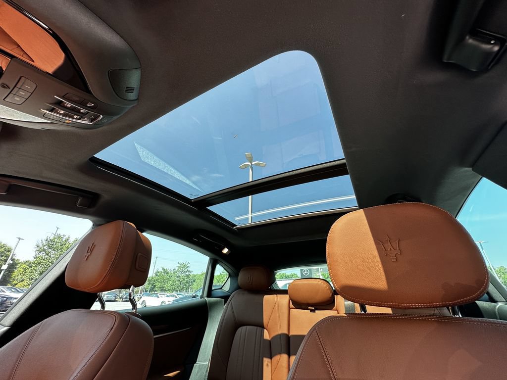 Used 2023 Maserati Levante GT AWD/4WD image 35