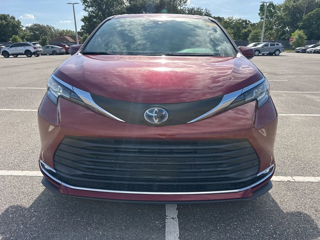 Used 2021 Toyota Sienna XLE FWD image 19