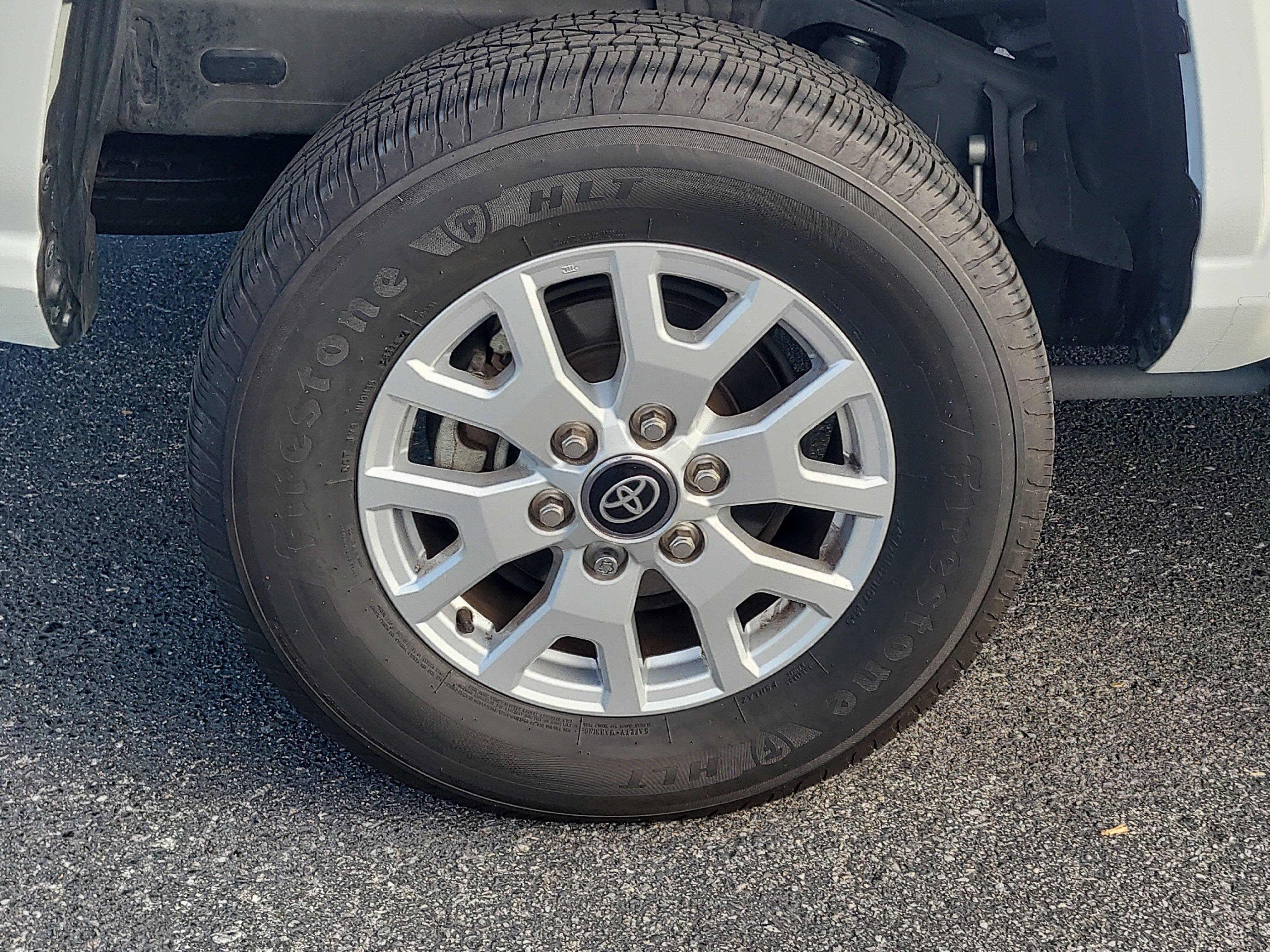 Used 2024 Toyota Tacoma SR5 AWD/4WD image 9