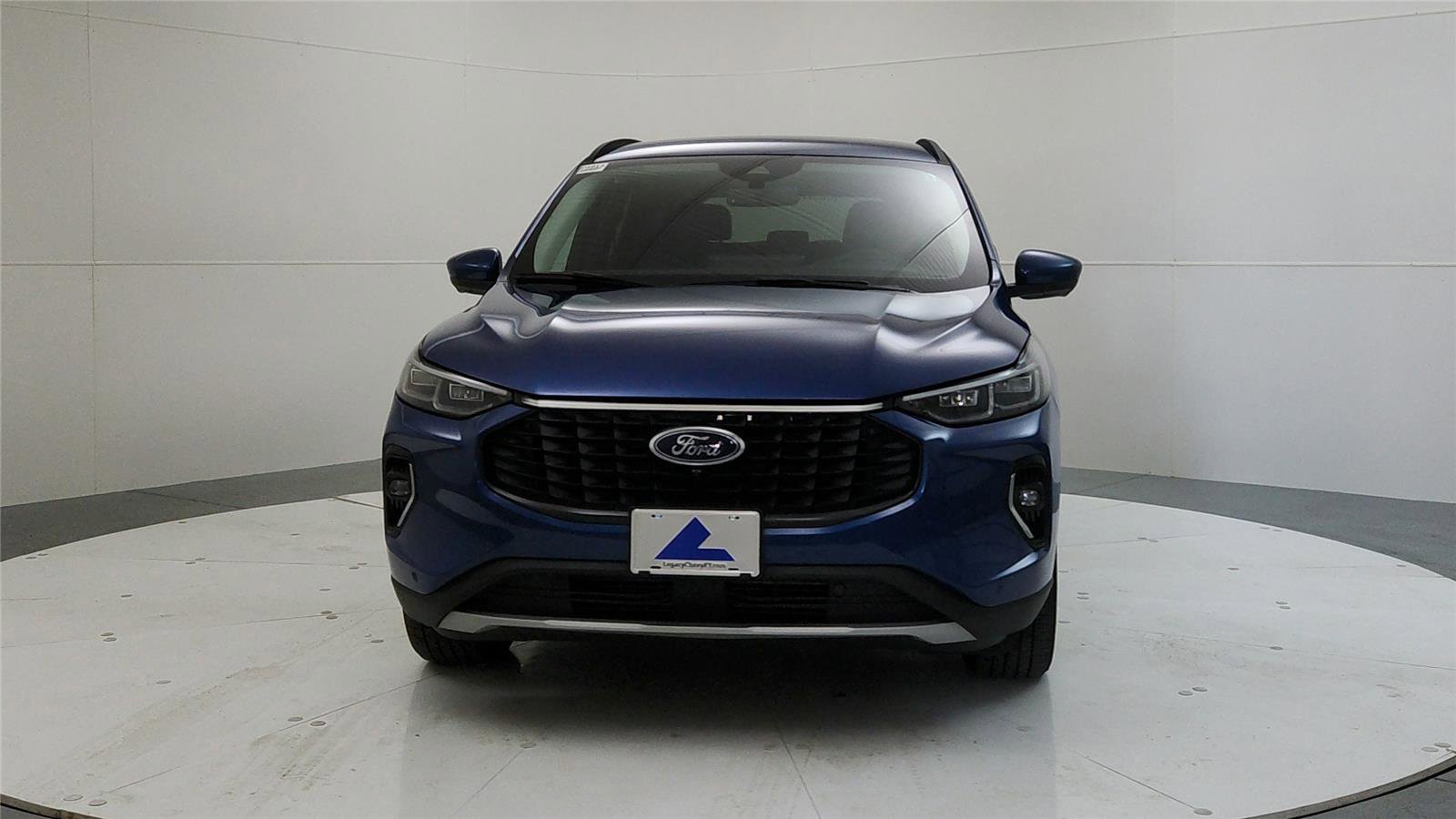 Used 2023 Ford Escape Platinum w/ Premium Technology Package image 2