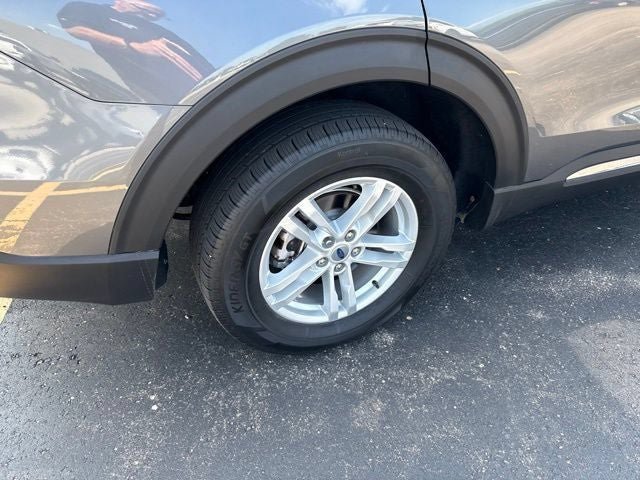 Used 2024 Ford Explorer XLT w/ Equipment Group 202A AWD/4WD image 4