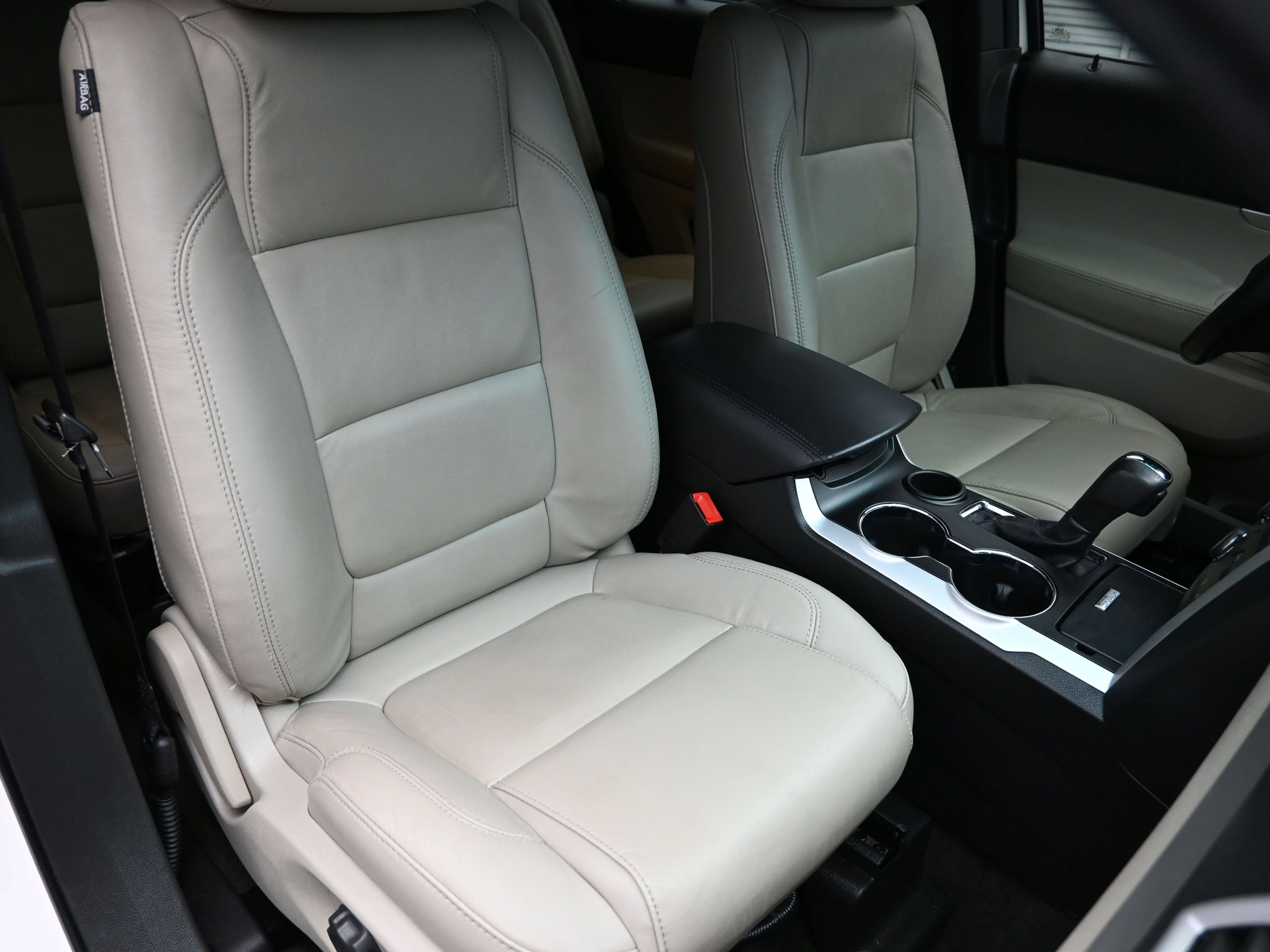 Used 2015 Ford Explorer XLT w/ Equipment Group 202A image 39