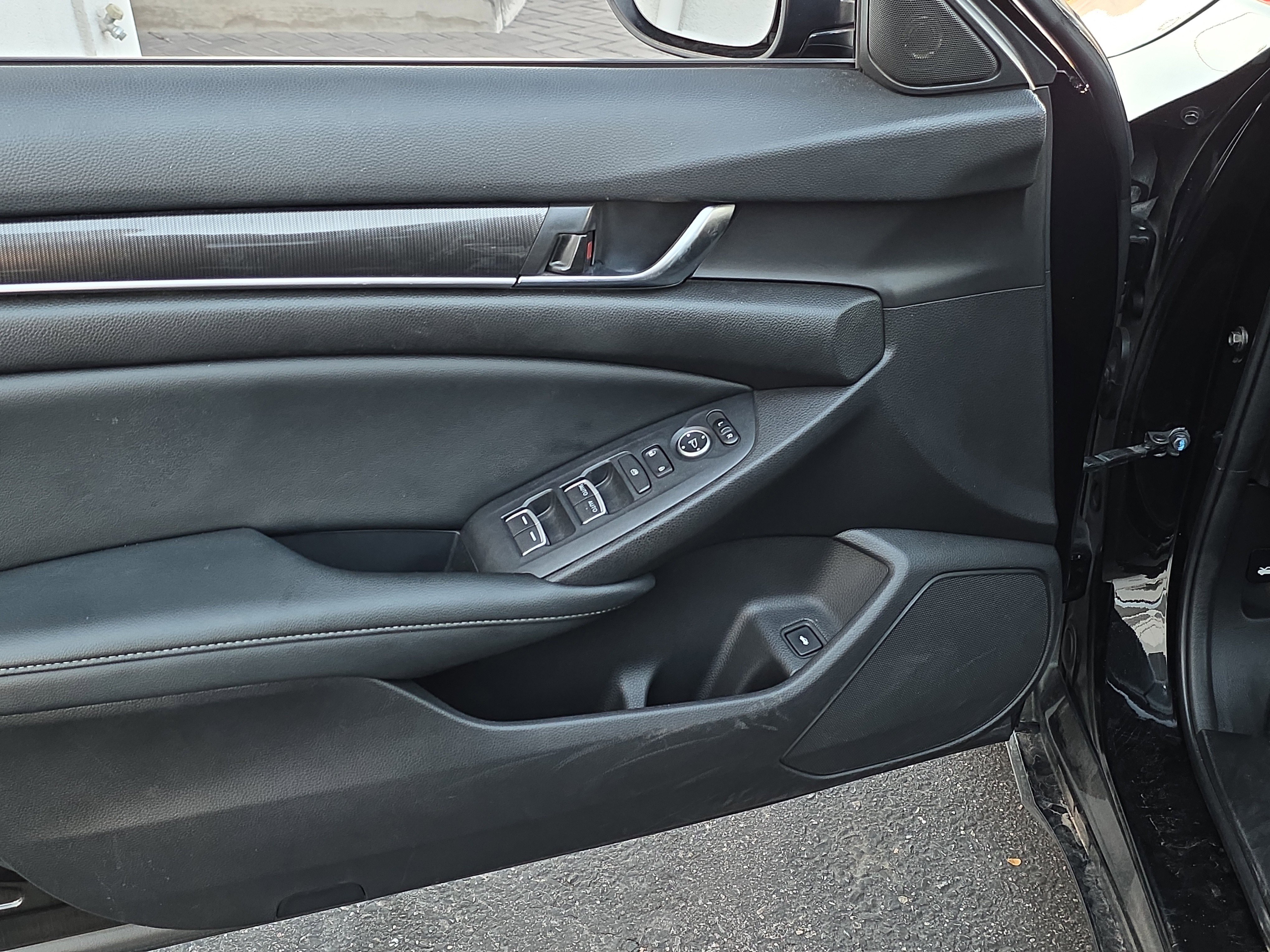 Used 2022 Honda Accord Sport image 9